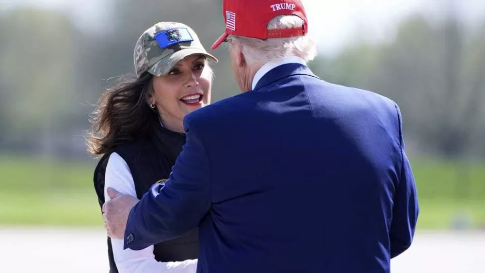 Trump greets Whitmer with a hug and gives her a win — new jets for Michigan airbase