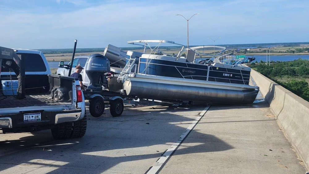 Crash shuts down Talmadge Bridge