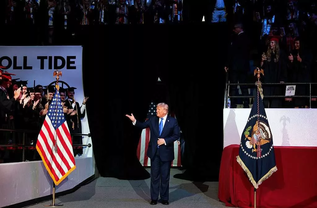 Trump gives commencement address at the University of Alabama