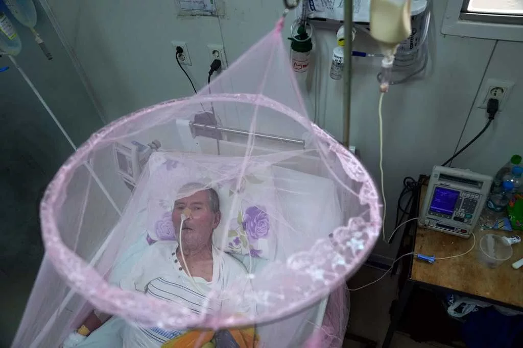 US health officials advise older travelers not to get a chikungunya vaccine