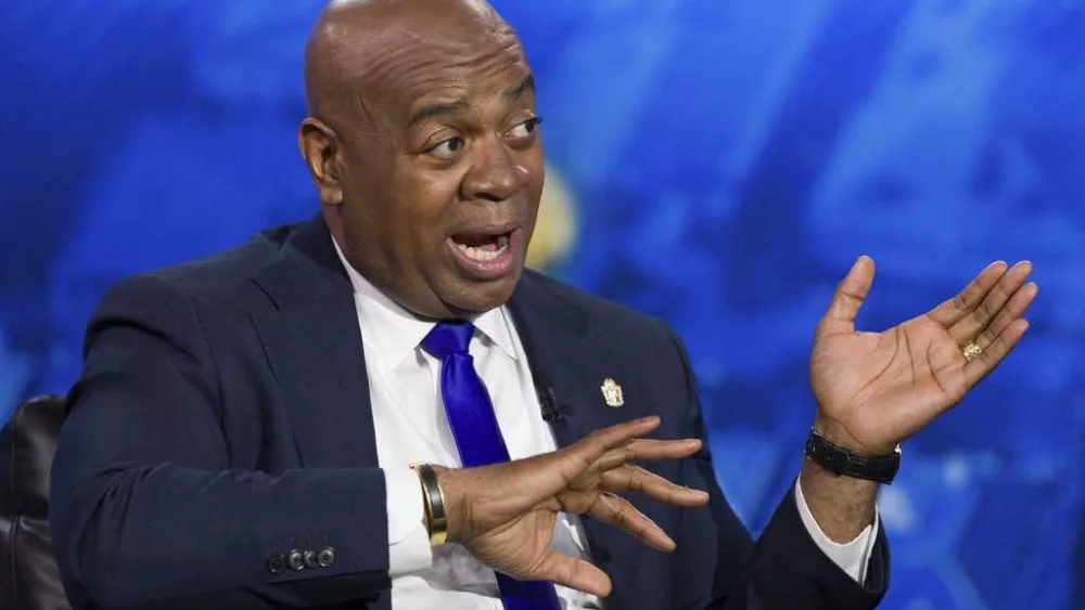 Newark mayor returns to immigration detention center days after trespassing arrest