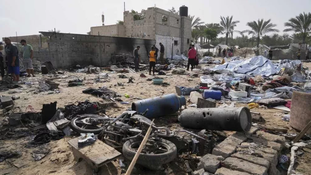 Israeli strikes across Gaza kill dozens and force a main hospital to close, health officials say