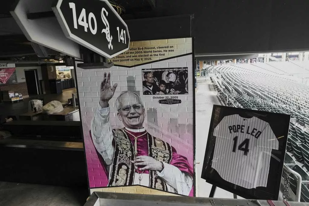White Sox unveil a graphic installation honoring Pope Leo XIV and his World Series appearance