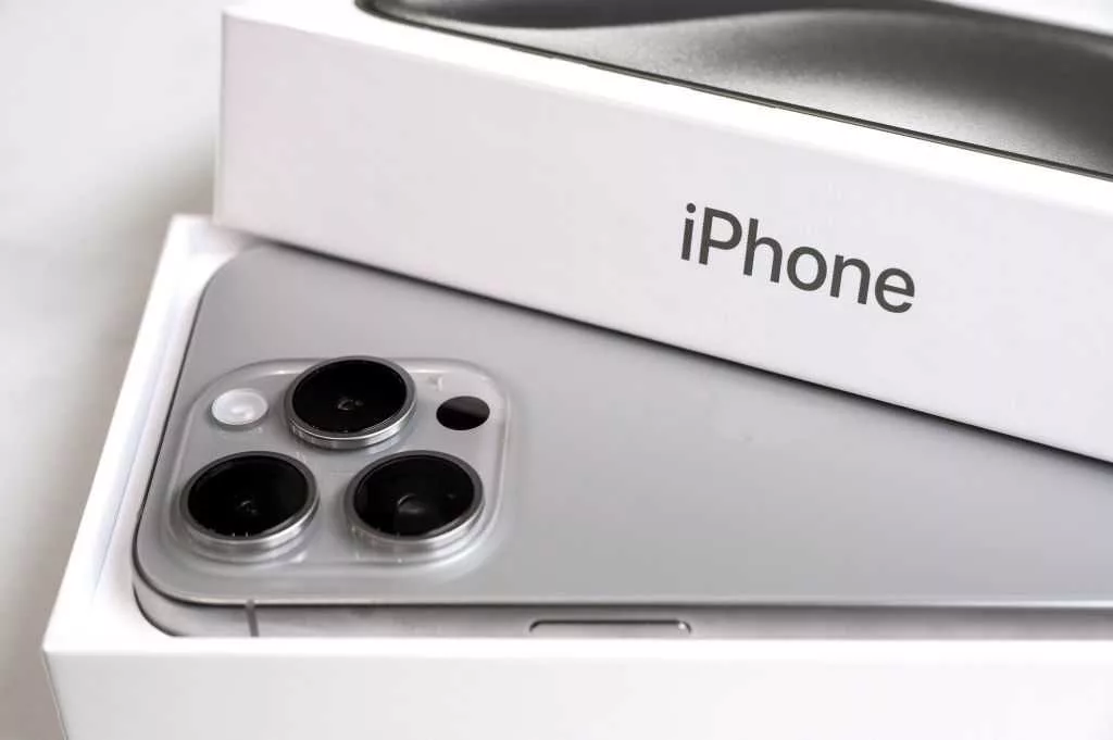iPhone could triple in price to $3,500 if they’re made in the US, analyst warns