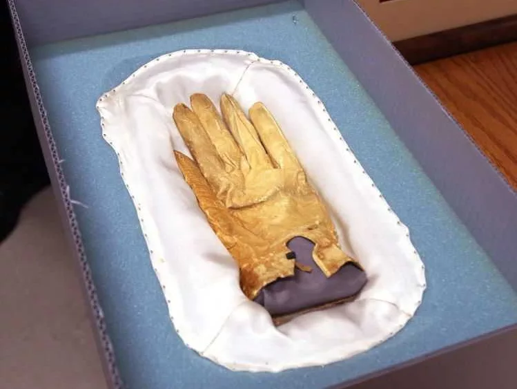 Lincoln's gloves from night of his assassination among artifacts on auction