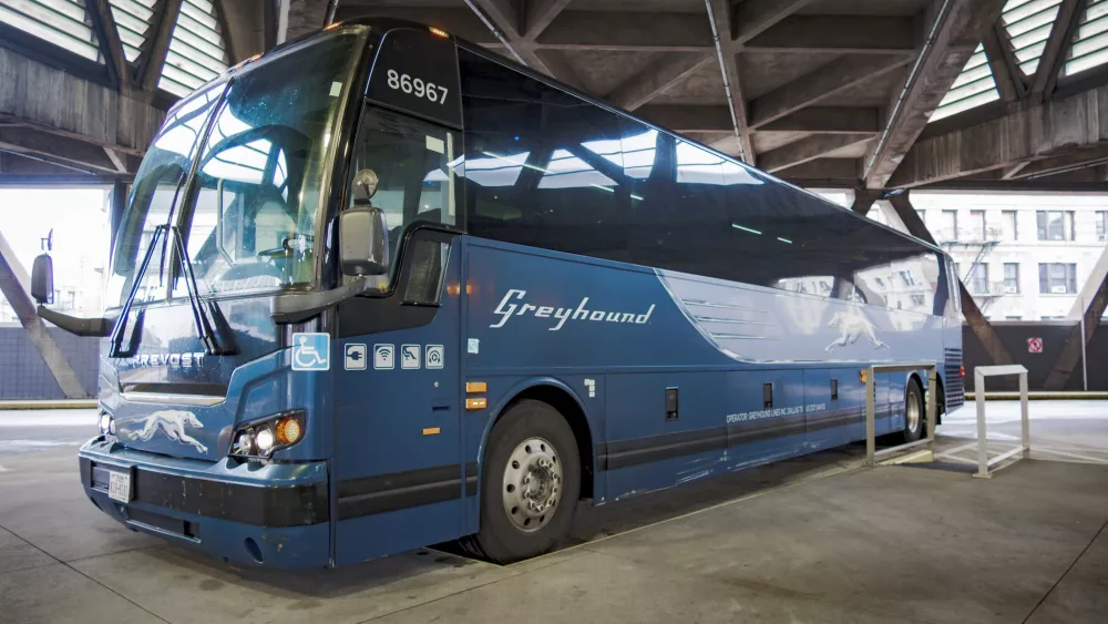 2 killed and dozens injured in Greyhound bus crash in Tennessee