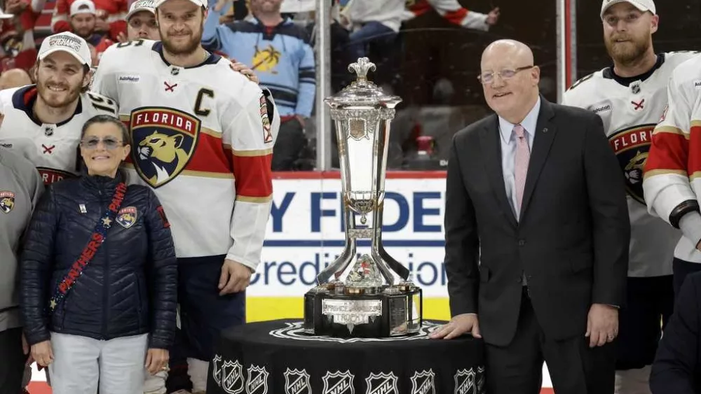 Florida Panthers clinch third straight Stanley Cup Final berth with thrilling win over Hurricanes