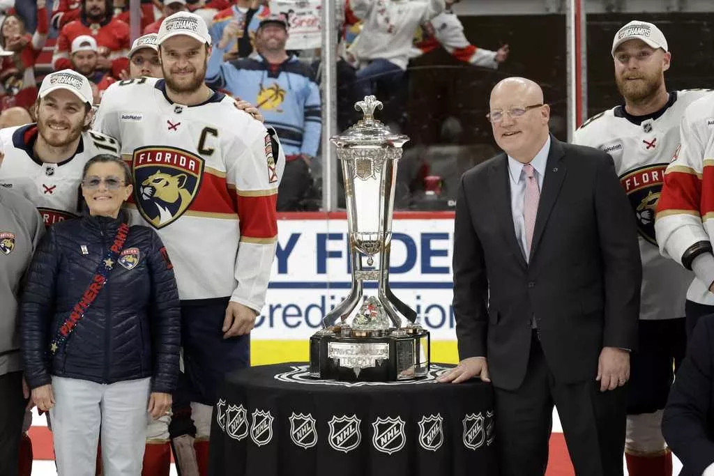 Florida Panthers clinch third straight Stanley Cup Final berth with thrilling win over Hurricanes