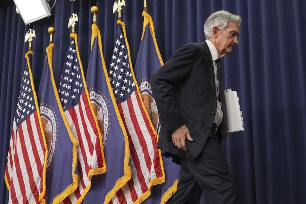 Trump meets with the Federal Reserve chairman to discuss the economy