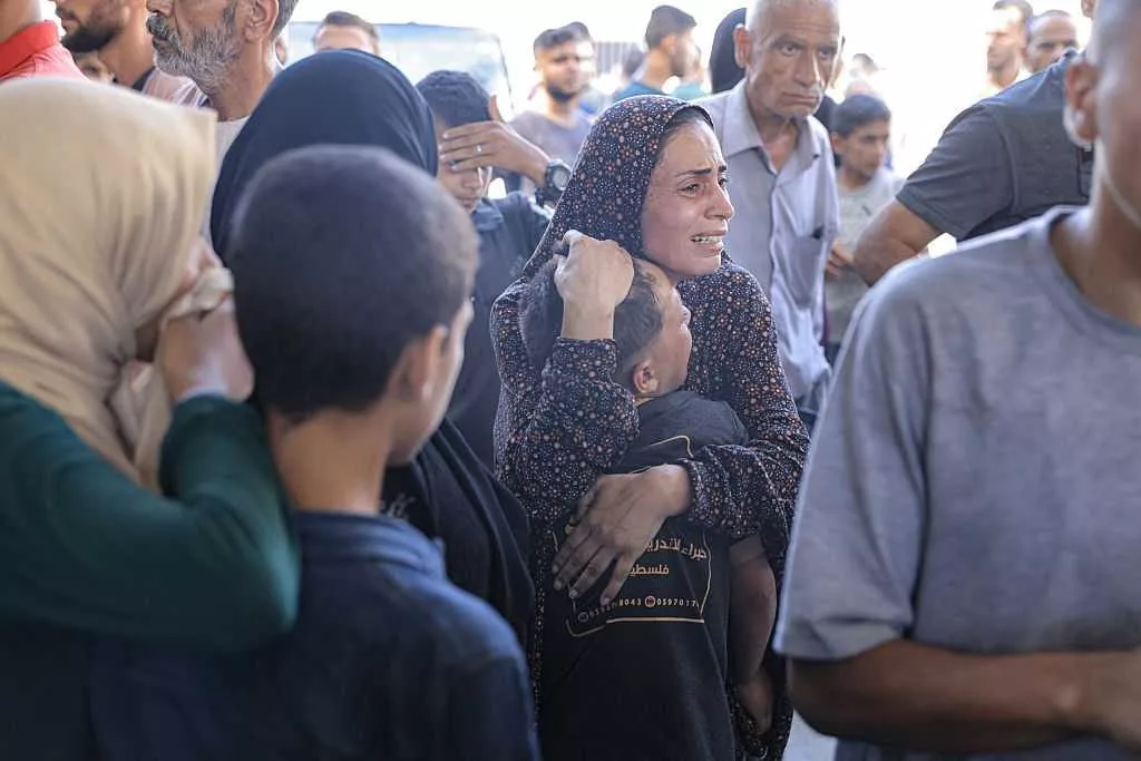 74 killed in Gaza as Israeli forces strike a cafe and fire on people seeking food