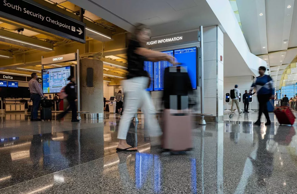 Solo flyers on some U.S. flights can pay much more than those traveling as a pair, report finds