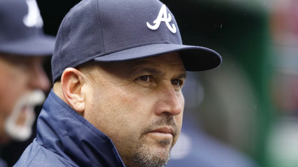 Atlanta Braves bring back former manager Fredi González as acting third base coach