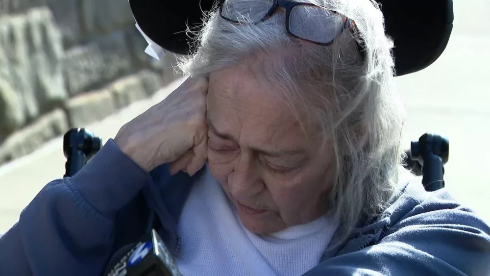 Daughter finds mystery woman in mother's hospital bed, demands answers