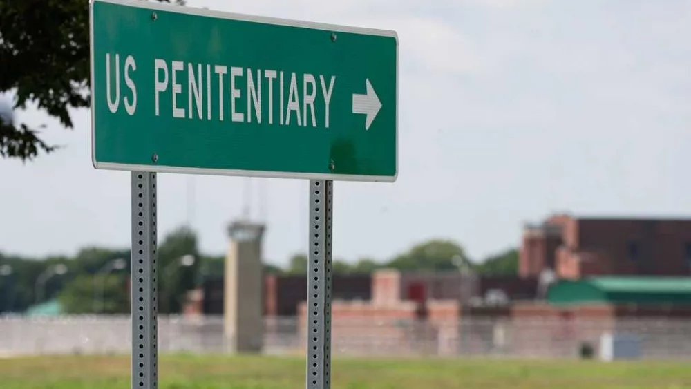 Judge rules federal prisons must provide hormone therapy to transgender inmates