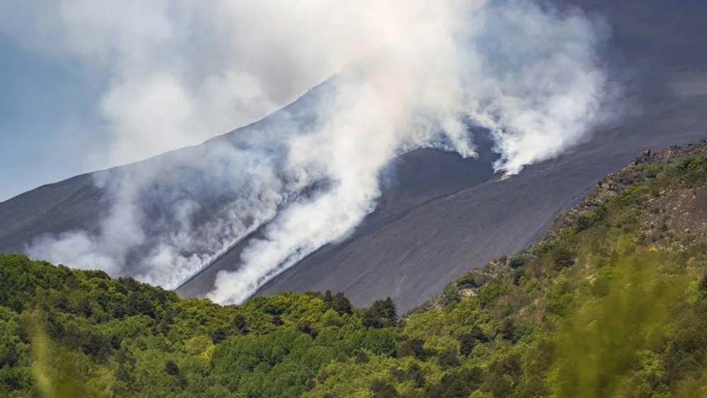 What made Mount Etna's latest eruption so rare