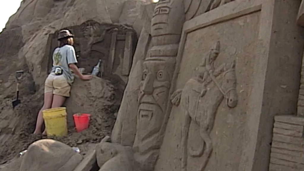 Sculptors created world’s largest sandcastle in 2000