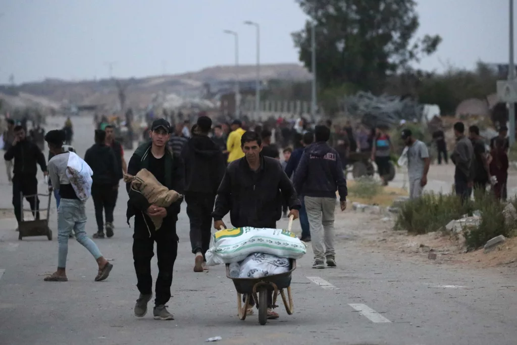 36 Palestinians killed, 207 wounded trying to reach aid, ministry reports
