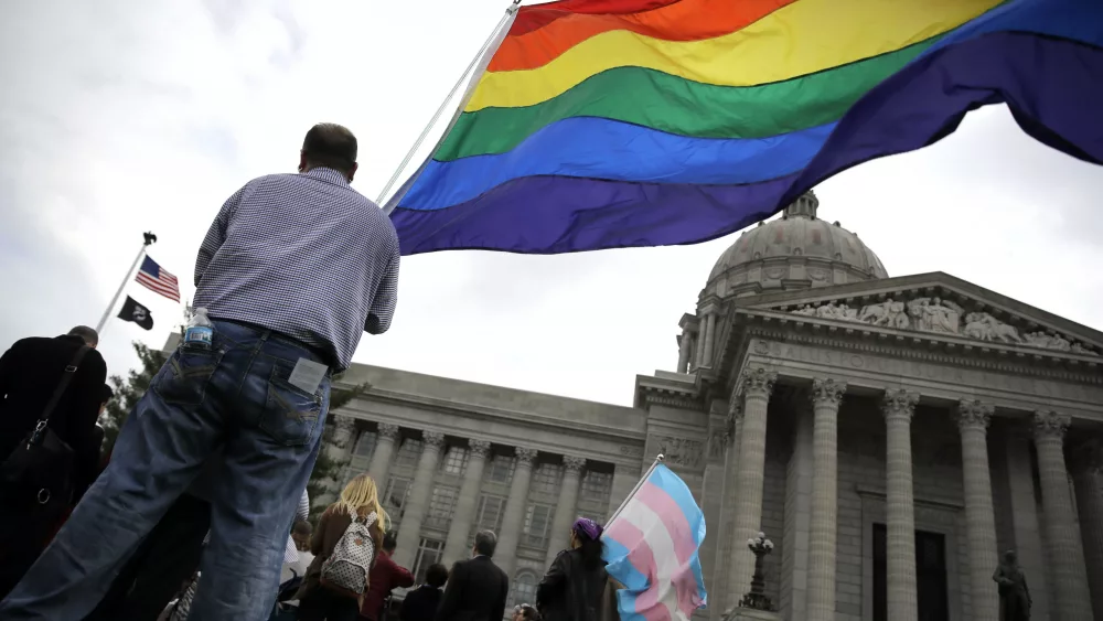 Southern Baptists overwhelmingly call for a ban on gay marriage