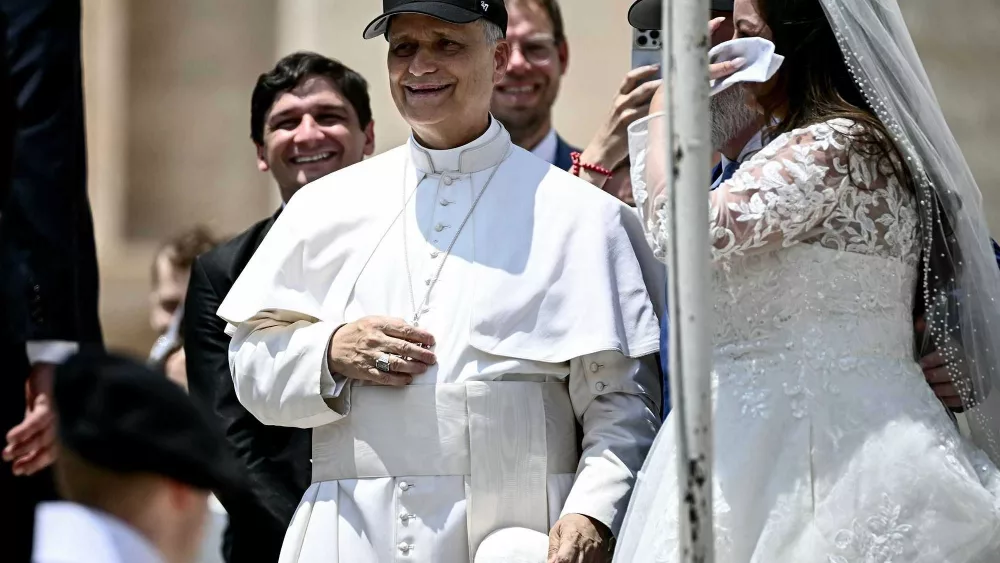 Pope Leo breaks from papal dress codes — with a White Sox baseball cap