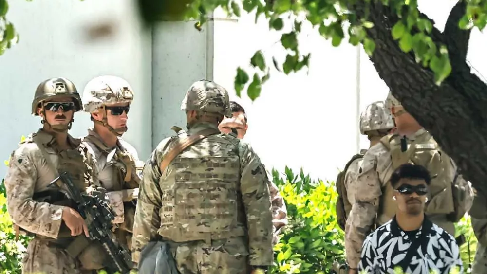 Marines temporarily detain man while guarding LA federal building
