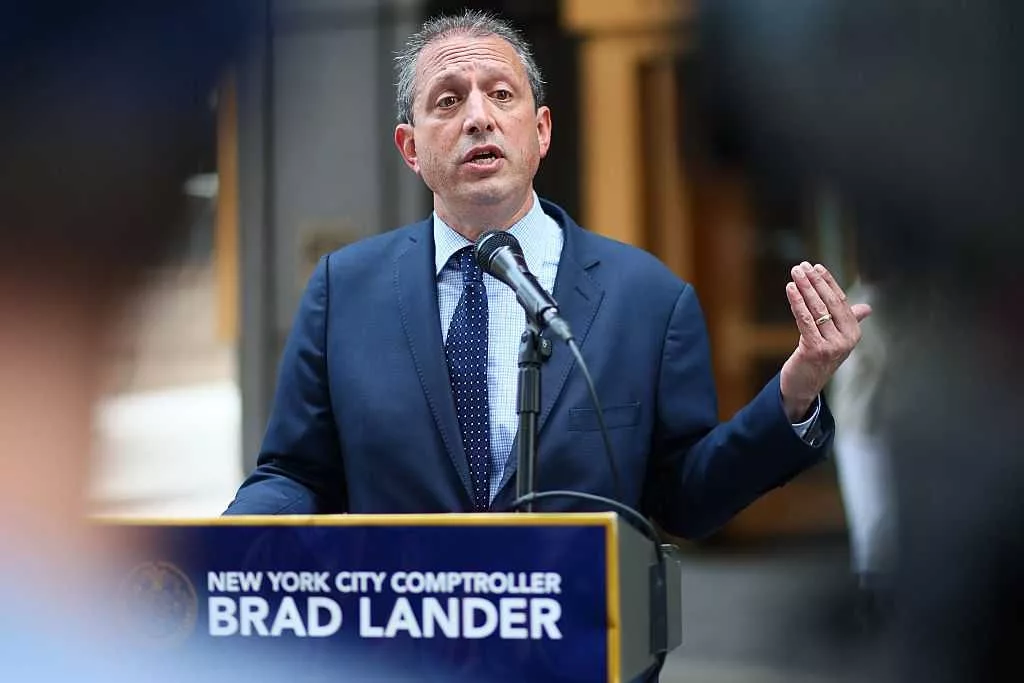 NYC comptroller and mayoral candidate arrested outside immigration court