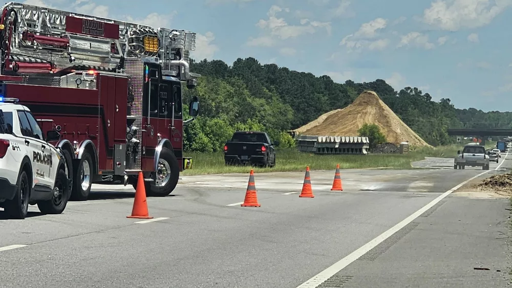 Lanes shut down on Speedway Boulevard following fuel spill