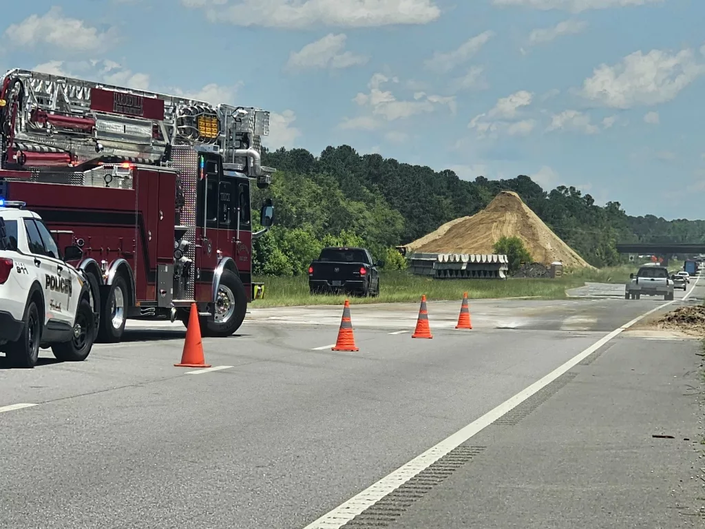Lanes shut down on Speedway Boulevard following fuel spill