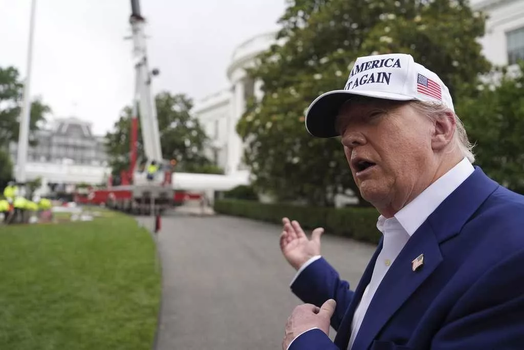 Trump remakes the White House with new flagpoles