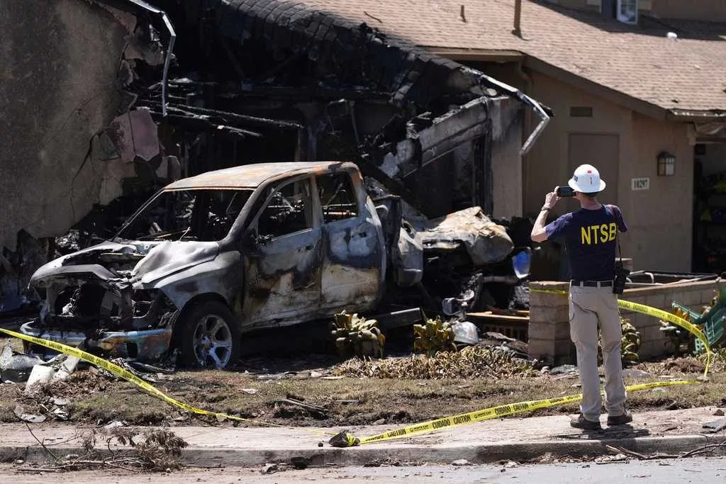 NTSB says runway lights that might have helped in foggy San Diego crash hadn't worked since 2022