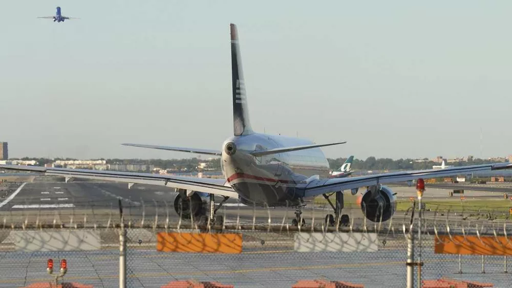 Air traffic controllers in Florida briefly lost radar after fiber optic line was cut