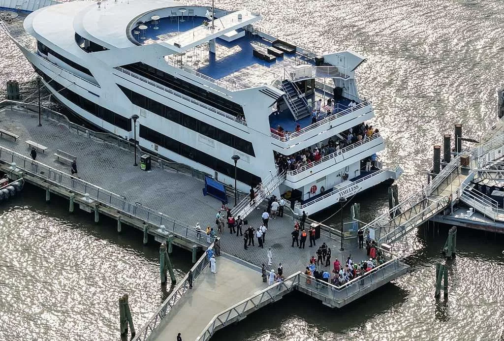 Dozens hurt when yacht strikes dock in Hudson River