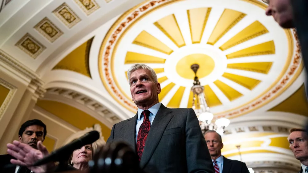 Senator says CDC vaccine advisory meeting should be postponed amid bias concerns