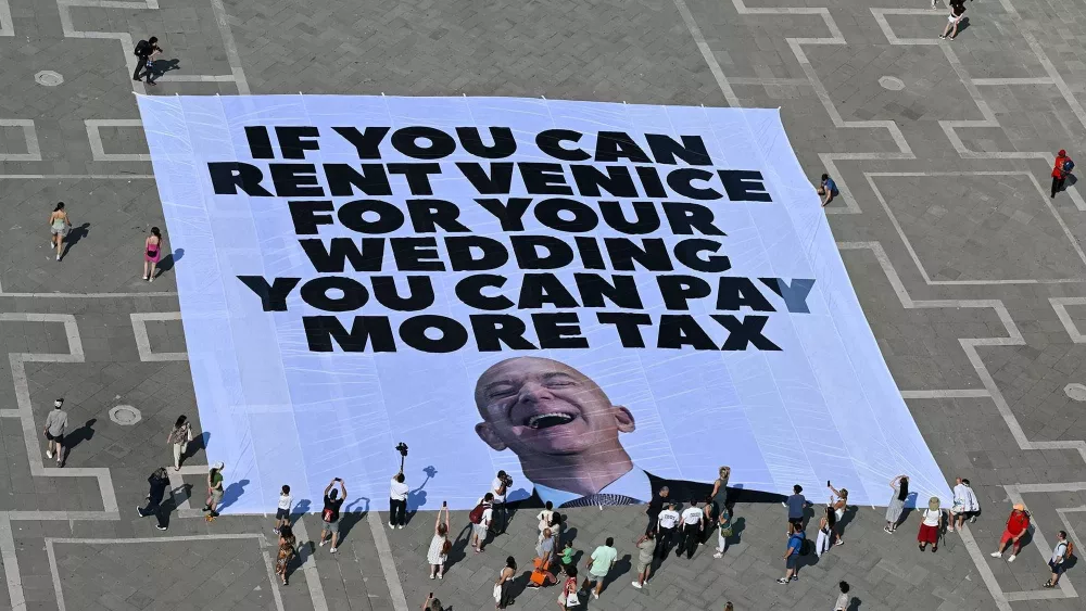 Venice protesters claim victory in Bezos-Sanchez wedding venue change