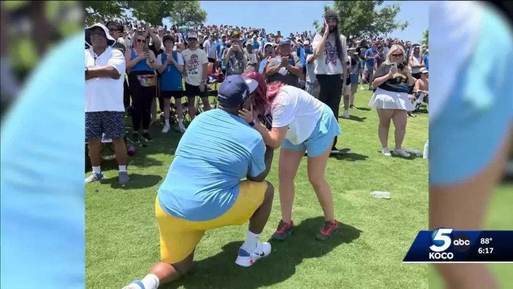 Couple gets engaged at Thunder championship parade in Oklahoma City