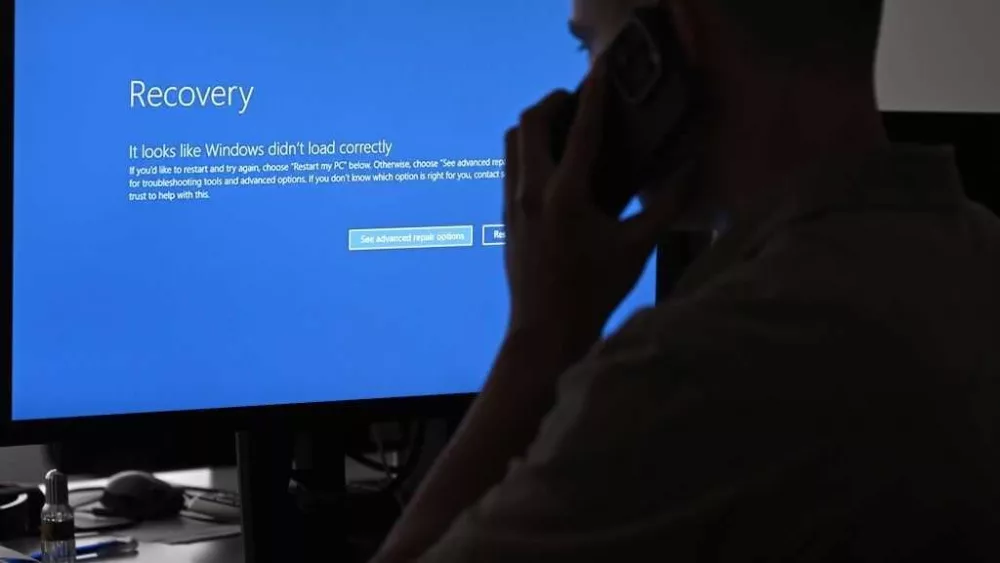 Microsoft replaces 'blue screen of death' with sleek new black version