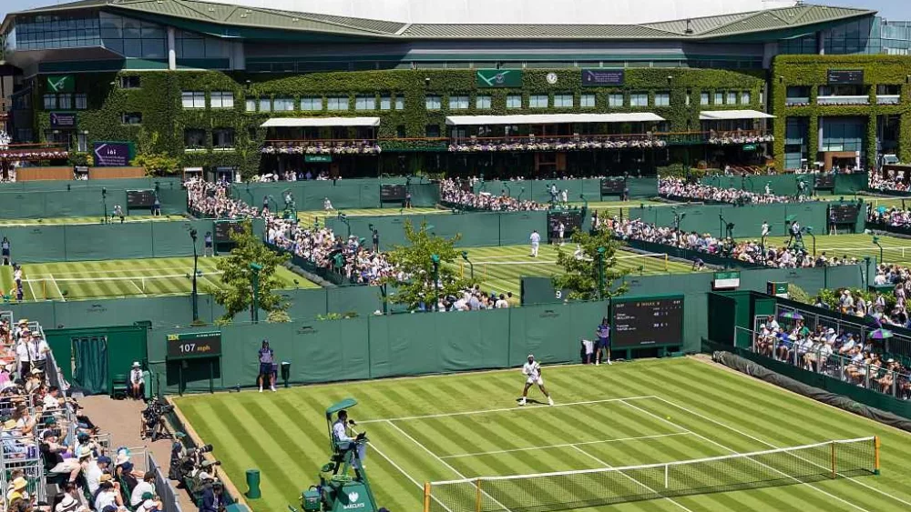 Wimbledon braces for record-breaking Day 1 temperatures as tournament begins