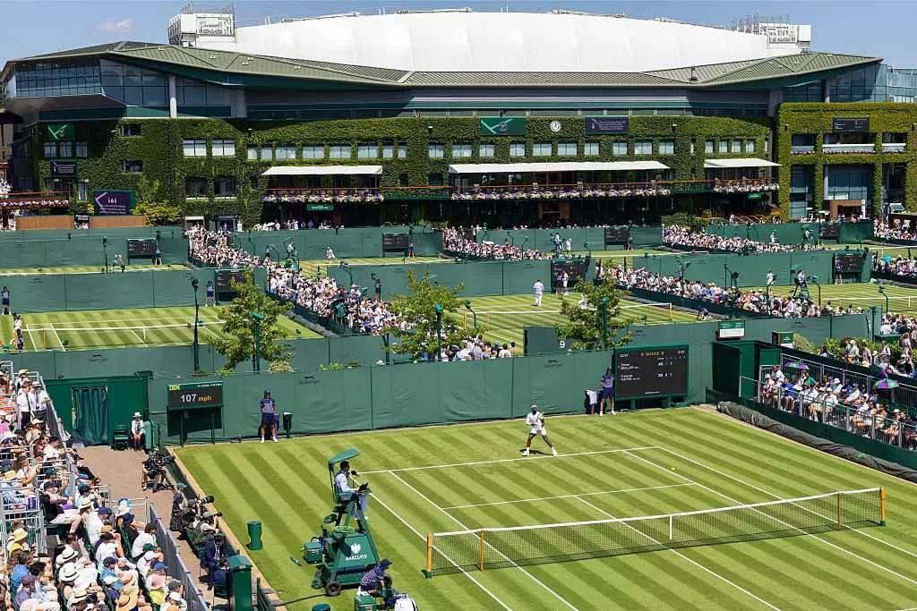 Wimbledon braces for record-breaking Day 1 temperatures as tournament begins