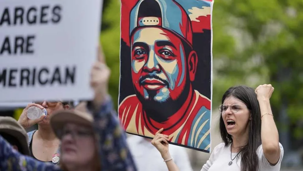Judge again delays Abrego Garcia's release from Tennessee jail over deportation concerns