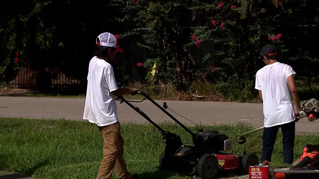 Teen brothers take on 50 Yard Challenge to spread kindness. Here's what it's teaching them