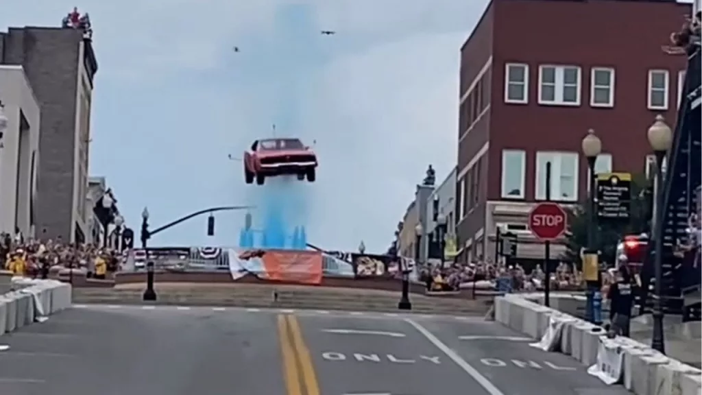 VIDEO | Stuntman takes 'Dukes of Hazzard' car on daring jump through Kentucky town