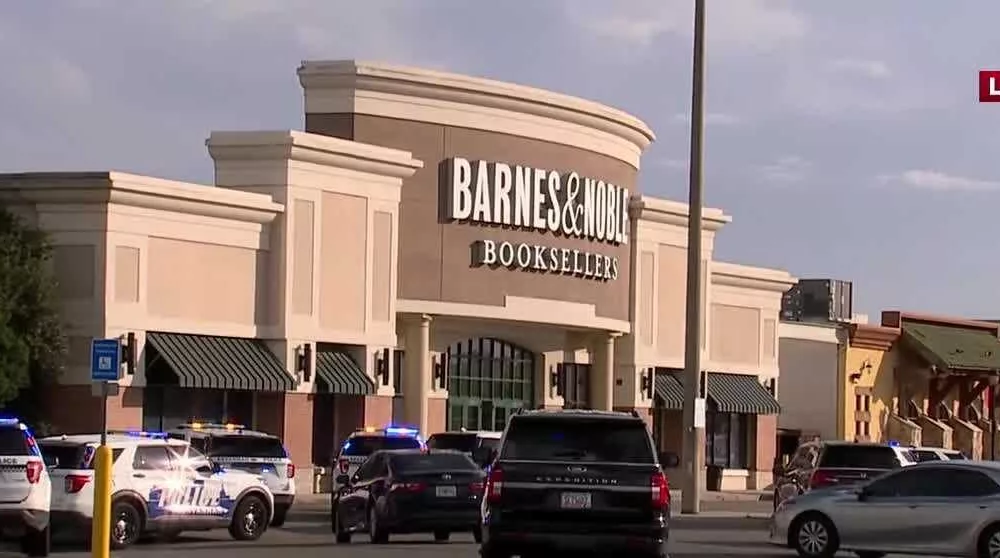 Business owner offers reward for info leading to arrests in Oglethorpe Mall shootout