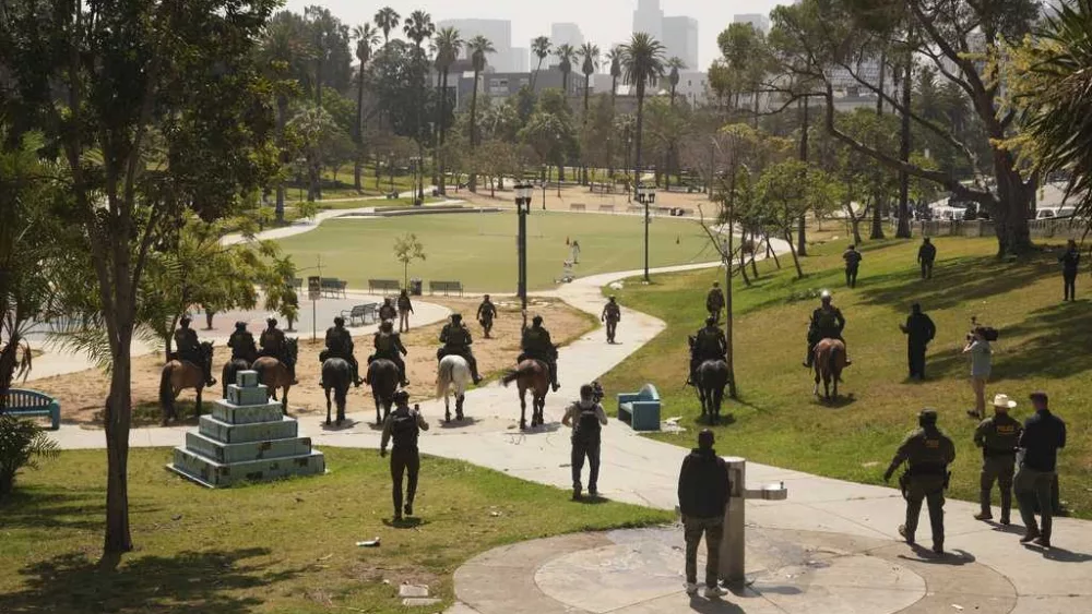 National Guard troops protect immigration officers in large-scale LA operation