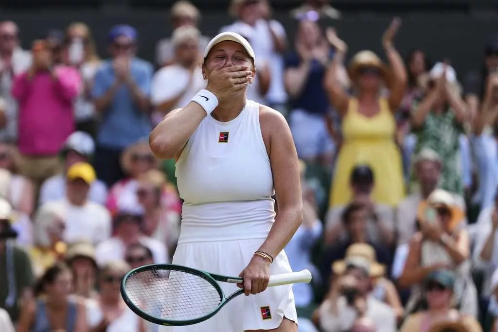 Amanda Anisimova stuns No. 1 Aryna Sabalenka at Wimbledon to reach her first Grand Slam final