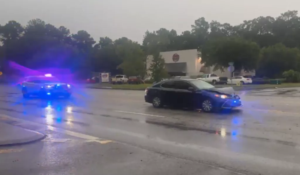 Savannah police car involved in crash during heavy storms