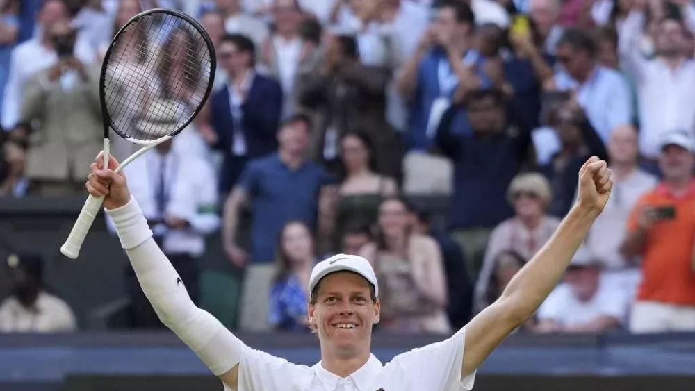 Jannik Sinner beats 2-time defending champion Carlos Alcaraz to win his first Wimbledon title