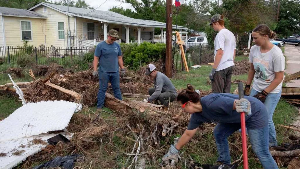 Search for Texas flood victims to resume after pause due to heavy rains