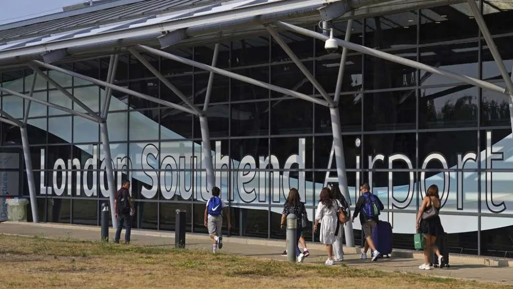4 people killed in small plane crash near London