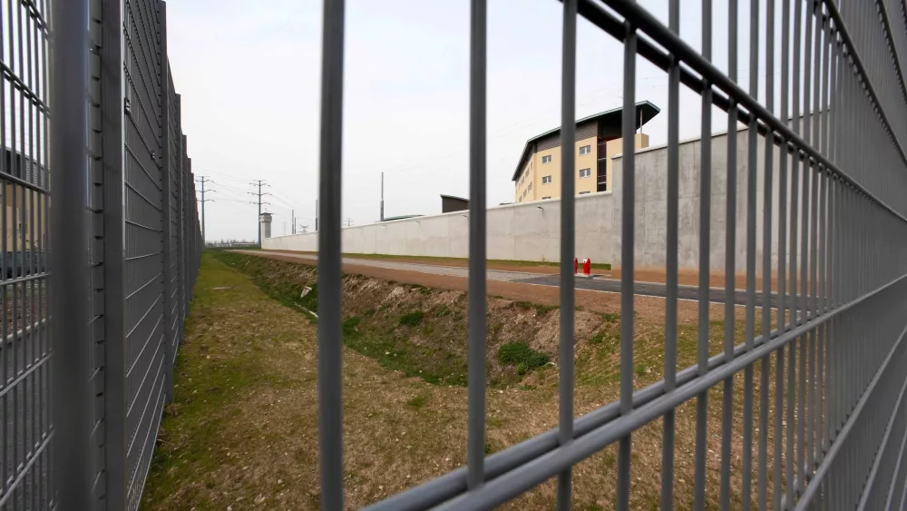 Prisoner in France escapes in his cellmate’s bag