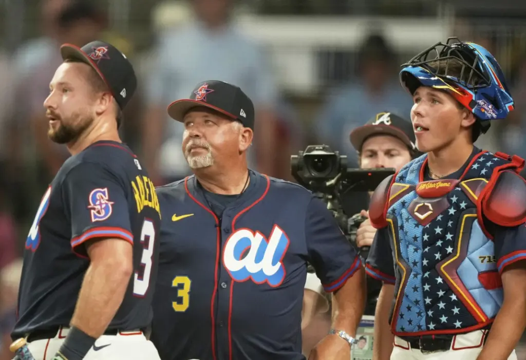 Cal Raleigh becomes first catcher, switch-hitter to win Home Run Derby