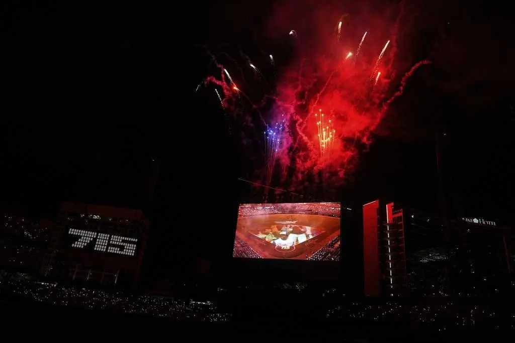 MLB recreates Hank Aaron's historic 715th home run with pyrotechnics during All-Star Game
